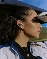 Podcaster, radio personality, and food enthusiast @nikkiblades takes her  @Technics_global AZ100 Earbuds to the golf course, staying locked in with  her favorite R&B and old-school hits. Designed for top-tier sound, these  award-winning