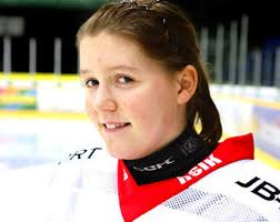 Ung pige får debut i mandeliga