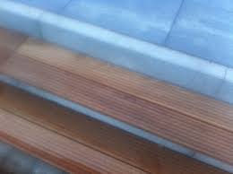 Steine heizen sich im sonnenschein unangenehm auf und das betreten mit nackten füßen ist mehr. Vergleich Terrasse Aus Holz Oder Stein Vorteile Nachteile Kosten Hausbau Blog