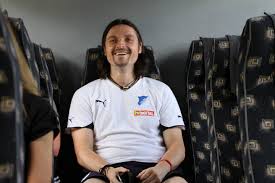 Lutz pfannenstiel (born 12 may 1973 in zwiesel) is a german former professional football goalkeeper and current football board member. Sie Haben Mich In Die Kamera Zu Psychisch Kranken Morder Was Erlebt Fussballer Obehavshij Die Ganze Welt Hotnews