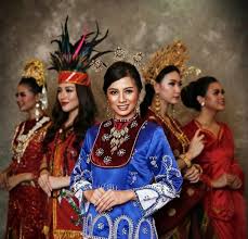 Nusa tenggara timur merupakan sebuah provinsi di indonesia yang mencakup. Baju Tradisional Belu Ntt Baju Tradisional Muzium Istana Kesultanan Melaka Malaysia Jenis Jenis Bahasa Daerah Di Pulau Jawa
