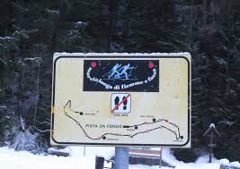 Letos je startovní a cílový prostor divákům zapovězen, podél trati pak budou shlukování. Bezky Hvdh 77 Campitello Mazzin Loop Part Of Marcialonga Cross Country Trail Tour 50425