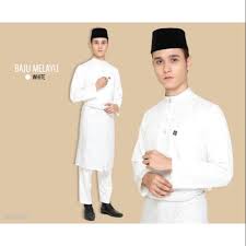Baju melayu ini mempunyai pesak iaitu tambahan kain pada bahagian sisi kiri & kanan baju. 20 Ide Baju Melayu Nikah Putih Lamaz Morradean