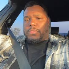 Any Austin tattoo artists?? Preferably with experience tattooing POC. 💕