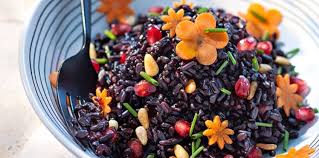 Salade De Riz Noir A La Grenade Et Aux Pignons Recettes Recette Salade De Riz Riz Noir Recettes De Cuisine