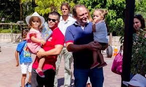 Feliz com o nascimento de leonor, eduardo madeira partilhou no facebook uma imagem onde aparece a agarrar a filha. Famosos Divertem Se Com Os Filhos Movenoticias