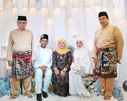 Azrinaz yang pernah bergelar isteri kepada sultan brunei, sultan hassanal bolkiah juga mempunyai sepasang cahaya mata bersama baginda iaitu. Gambar 15 Syaaban 1439h Jatuh Pada Hari Nisfu Syaaban Saya Telah Selamat Diijabkabulkan Azrinaz Kongsi Detik Bahagia Di Ig Media Hiburan