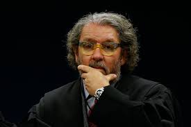 Para leitor, só o governo, que pensa em armas, não associa violência à  questão social