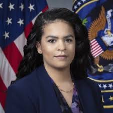 Alexis Truitt's Instagram, Twitter & Facebook