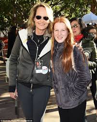 Her father, gordon hunt, was an actor, director, writer, and producer, but he died in 2016, and her mother is jane elizabeth novis. Helen Hunt Who Is Helen Hunt What Is She Going To Do Next Pdq Wire