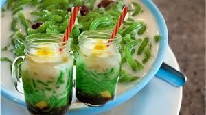 Pertama buat terlebih dahulu sirup gula merah, cukup rebus gula merah, air, dan juga daun pandan. Rahasia Membuat Cendol Kenyal Anti Gagal Ala Pedagang Cendol Dawet