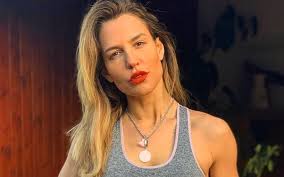 Ana rita clara is a portuguese actress. Ana Rita Clara Aos 41 Anos Mostra Os Abdominais Em Biquini E Deixa Fas Impressionados Vip Pt