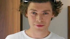 SEXY DVOJNÍCI: 10 KLUKŮ, KTEŘÍ VYPADAJÍ JAKO HARRY STYLES! HLASUJ PRO TOHO  NEJ!