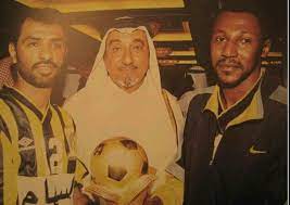 أحمد مسعود رئيس نادي الاتحاد مع نجوم الفريق محمد الخليوي وباسم اليامي أبطال كاس ولي العهد ٢٠٠١ ذكريات المرحوم الخليوي pined football club football players