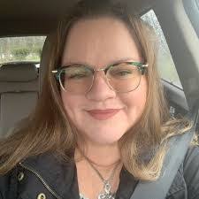 Julie Yeager's Instagram, Twitter & Facebook