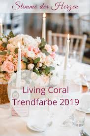 Die Hochzeitsfarbe 2019 Ist Living Coral Ein Farbton Aus Koralle Unterlegt Mit Einem Goldton Die Trendfar Aprikose Hochzeit Hochzeit In Koralle Hochzeit Deko