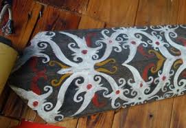 Motif batik ini berasal dari daerah cirebon dan menjadi ikon daerah tersebut. Manik Manik Anyaman Dan Batik Identitas Kerajinan Khas Balikpapan Discover