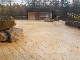 Freizeitpark Mit Stempelbeton Mediterrane Optik Ohne Fugen Unkraut Freizeitpark Gartengestaltung Beton Design