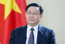 Theo hiến pháp, các chức danh chủ tịch quốc hội, chủ tịch nước, thủ tướng chính phủ và chánh án tand tối cao sau khi được quốc hội bầu sẽ sau khi nghị quyết về việc miễn nhiệm được thông qua, ủy ban thường vụ sẽ trình danh sách đề cử để quốc hội bầu một số phó chủ tịch quốc hội. Giá»›i Thiá»‡u Ong VÆ°Æ¡ng Ä'inh Huá»‡ Ä'á»ƒ Báº§u Chá»§ Tá»‹ch Quá»'c Há»™i
