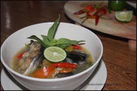 Untuk mengetahuinya, simak paparan di bawah ini mengenai bahan dan prosedur membuat kuah bakso yang enak:. Ini Dia Resep Masakan Sup Ikan Patin Sederhana Dan Mudah