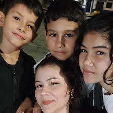 A veces los sucesos más inesperados acontecen en la Naturaleza. Aquí  muestro cómo una víbora terciopelo es capaz de tragarse una Boa, en Costa  Rica.