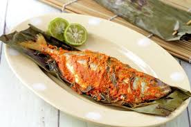 Resep pepes ikan kembung kemangi bumbu kuning · 500 gram ikan kembung · 1 buah jeruk nipis · 1 ikat daun kemangi, petik daunnya · 1 batang daun bawang diiris serong . Resep Pepes Kembung Bumbu Cabai Enak Ini Siap Bikin Gagal Diet Semua Halaman Sajian Sedap