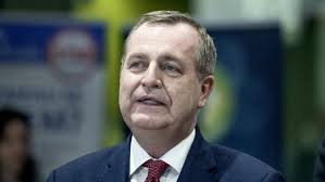 Rektor univerzity karlovy (uk) tomáš zima, který byl „rektor uk tomáš zima je hospitalizován ve všeobecné fakultní nemocnici. Rektor Univerzity Karlovy Zima Ma Covid 19 Je Ve Vaznem Ale Stabilizovanem Stavu Irozhlas Spolehlive Zpravy