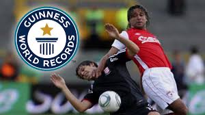 Gerardo Bedoya tiene oficialmente el récord Guinness al futbolista con más expulsiones de la historia