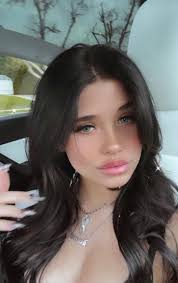 Nessa the selfie queen 🙌🏻💜 : r/NessaBarrettSFW