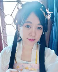 We don't have a $20,000 wig budget. So it's a cute little wig for the money  we can afford for a wig.”