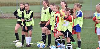 Zielgruppen sind mädchen im alter von 7 bis 14 jahren, deren eltern sowie schulische einrichtungen. Tfv Girlsday Fur Madchen Die Gerne Fussball Spielen Regiosport Ch