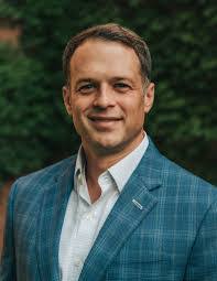 Hans Hunt's Instagram, Twitter & Facebook