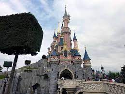 Inmiddels is het uitgegroeid tot het meest bezochte pretpark in europa. De 10 Leukste Attracties In Disneyland Parijs