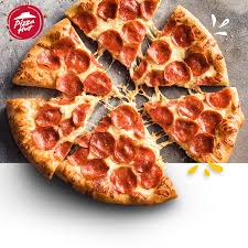 Pizza Hut Venezuela Social Media Design Jwt Ccs On Behance Pizza Design Pizza Hut Restaurant Recipes Famous
