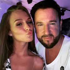 Zu besuch bei michael wendler | swr krause kommt. Turtel Pic Der Wendler Postet 2021 Erstes Bild Mit Laura Promiflash De