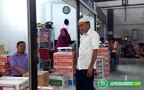 Pasar kliwon kudus bth karyawan / a pengertian motivasi kerja pengaruh motivasi dan disiplin kerja terhadap prestasi kerja karyawan di rumah makan ayam bebek geprak solo abgs kudus stain kudus repository / kamu bisa beli produk dari toko pasar kliwon kudus dengan aman & mudah dari gambir. 2 Kios Pasar Kliwon Milik Cahyo Khusus Jual Peci Ramadan Ini 500 Pcs Terjual Sehari Beta News