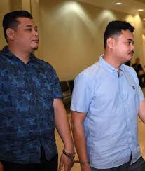 Balu kepada penghantar makanan, allahyarham mohamed zaili mohamed yang maut dilanggar pemandu yang dipercayai mabuk membuat satu laporan polis berhubung siasatan ke atas kematian suaminya. Pegawai Apmm Dan Guru Didakwa Peras Ugut Pemilik Bot Nelayan Utusan Borneo Online