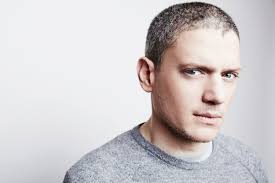 Bea smith is locked up while awaiting trial for the attempted murder of her husband and must learn how life works in prison. Prison Break Star Wentworth Miller Says He S Done Playing Straight Characters