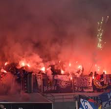 The different fan clubs and supporter groups are organized in the supporter union fanverband rb leipzig fans. Ksc Chaoten Provozieren Pyro Eklat Beim Vfb Stuttgart Welt