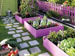 Faire Son Jardin Ou Son Potager En Carres Les Tutos En 2020 Carre Potager Jardin En Carre Plates Bandes Surelevees