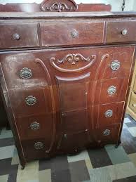 1930s Bedroom Furniture Styles Finding The Value For Your Antique Furniture In 2020 Antique Bedroom Furniture Bedroom Furniture Gothic Bedroom Furniture