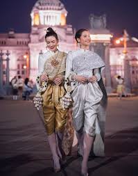 Vì sự ảnh hưởng của các cố vấn người anh trong triều chính. Táº¡i Sao Trang Phá»¥c Truyá»n Thá»'ng Thai Lan Láº¡i Thu Hut NgÆ°á»i Nhin