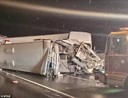 Mantiene diagnóstico reservado esto, según un comunicado difundido a través de sus redes sociales. Horror En Pensilvania Cinco Muertos Y 60 Heridos En Accidente En La Pennsylvania Turnpike