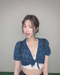 Sunhwa sanat lisesinde okuduktan sonra ewha kadınlar üniversitesinde eğitim almıştır. Actress Lee Yu Bi Looks Fashionable Even With The Red Eye Perfect Subclavian Tattoos Wow Korea