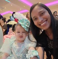 Good morning! I'm new here and new to snowglobe tumblers. I've watched a  few videos but I can't figure out why the glitter splits and leaves a blank  area in the middle.