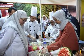 Leave a reply cancel reply. Kpm A Twitter Festival Pendidikan Tingkatan Enam Peringkat Kebangsaan Tahun 2020 Ybhg Dr Habibah Binti Abdul Rahim Ketua Pengarah Pelajaran Malaysia Hari Ini Telah Merasmikan Festival Pendidikan Tingkatan Enam Peringkat Kebangsaan Tahun