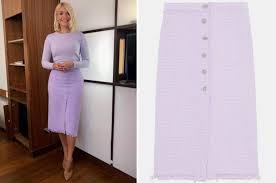 The presenters are seen enjoying on a beer and a bailey's at the top of the itv tv programme. Holly Willoughby Outfit Today This Morning Star S Dresses Skirts And Looks On Itv Show Gossip News