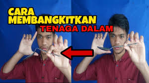 Dalam salah satu aksinya, pesulap deddy corbuzier memegang sebuah sendok di tangan. Cara Membengkokan Sendok Dengan Tenaga Dalam Youtube