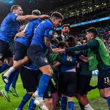 Alle spiele der euro 2021 finden sie chronologisch sortiert in diesem spielplan. Fussball Em Italien Zieht Gegen Spanien Ins Finale Ein Stern De