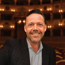 Ihre Reiseleiter: Car Rouge